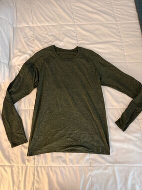 lululemon athletica Men's Long Sleeve Metal Vent in Olive